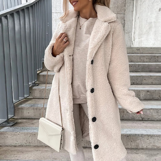 Hanne-Trud | Winterjacke aus weichem Plüsch mit Knopfleiste