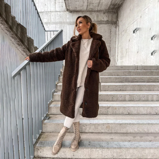 Hanne-Trud | Winterjacke aus weichem Plüsch mit Knopfleiste
