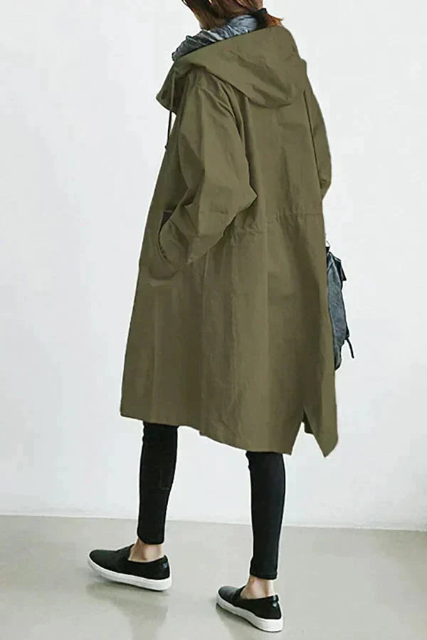 Ingeborg | Regenjacke mit Knopfleiste und verstellbarer Kapuze