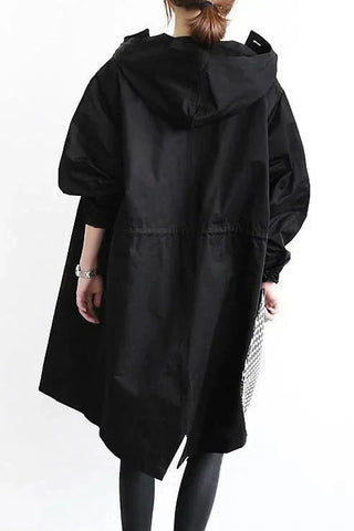 Ingeborg | Regenjacke mit Knopfleiste und verstellbarer Kapuze