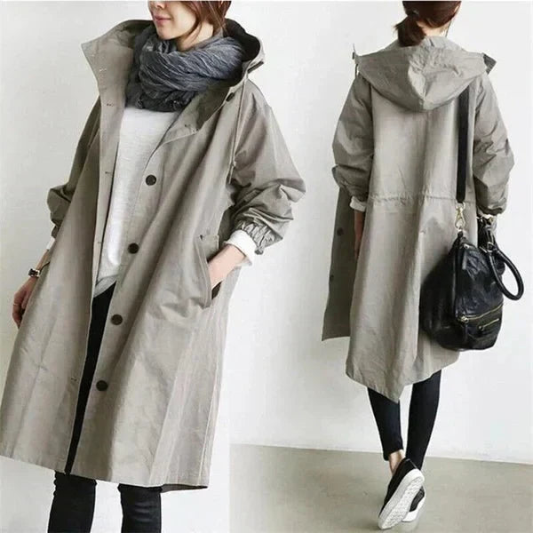 Ingeborg | Regenjacke mit Knopfleiste und verstellbarer Kapuze