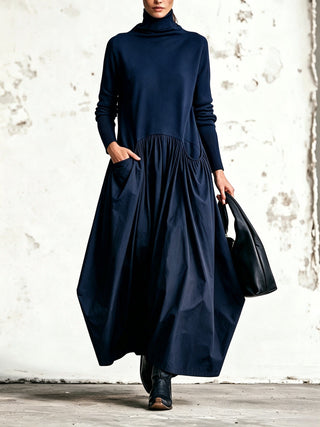 Mila Oversize-Maxikleid mit Rollkragen in Blau